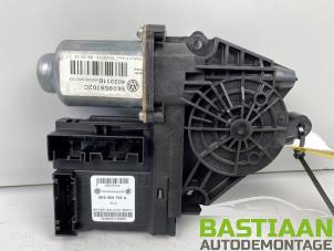 Używane Silnik szyby drzwiowej Volkswagen Golf VI (5K1) 1.2 TSI Cena € 49,99 Procedura marży oferowane przez Bastiaan Autodemontage