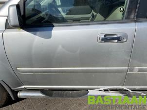 Używane Zawias drzwi lewych przednich Nissan X-Trail (T30) 2.2 dCi 16V 4x2 Cena na żądanie oferowane przez Bastiaan Autodemontage