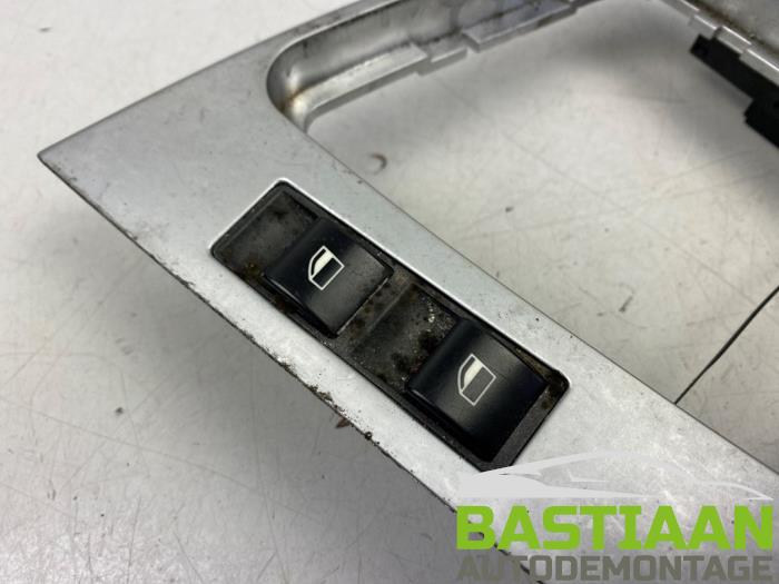 Usados Interruptor de ventanilla eléctrica BMW 3 serie (E46/2) 325 Ci 24V Precio € 29,99 Norma de margen ofrecido por Bastiaan Autodemontage