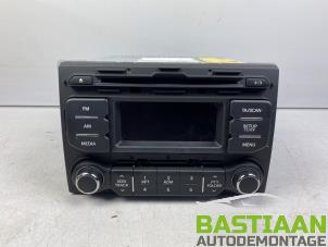 Used Radio CD player Kia Rio III (UB) 1.2 CVVT 16V Price € 49,90 Margin scheme offered by Bastiaan Autodemontage