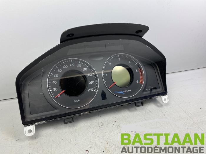 Instrument panel from a Volvo S60 II (FS) 2.0 D3 20V 2011