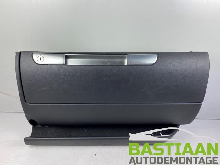Begagnade Handskfack Audi TT (8N3) 1.8 20V Turbo Pris € 29,99 Marginaltabell erbjuds av Bastiaan Autodemontage