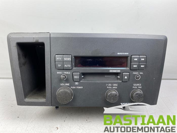 Używane Radio Volvo XC70 (SZ) XC70 2.4 T 20V Cena € 39,99 Procedura marży oferowane przez Bastiaan Autodemontage