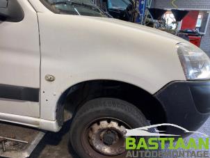 Used Front wing, right Peugeot Partner 1.6 HDI 75 Price € 99,99 Margin scheme offered by Bastiaan Autodemontage