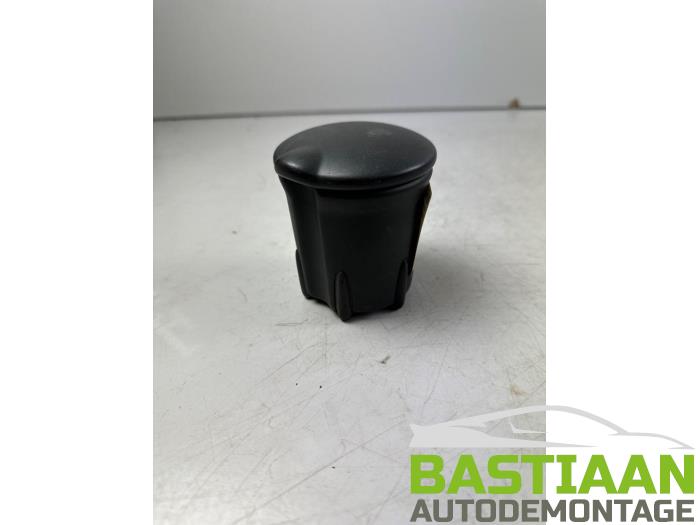 Begagnade Askkopp, fram Skoda Citigo 1.0 12V Pris € 14,99 Marginaltabell erbjuds av Bastiaan Autodemontage