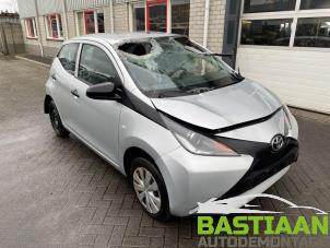 Begagnade Bakre drivaxel Toyota Aygo (B40) 1.0 12V VVT-i Pris € 149,90 Marginaltabell erbjuds av Bastiaan Autodemontage