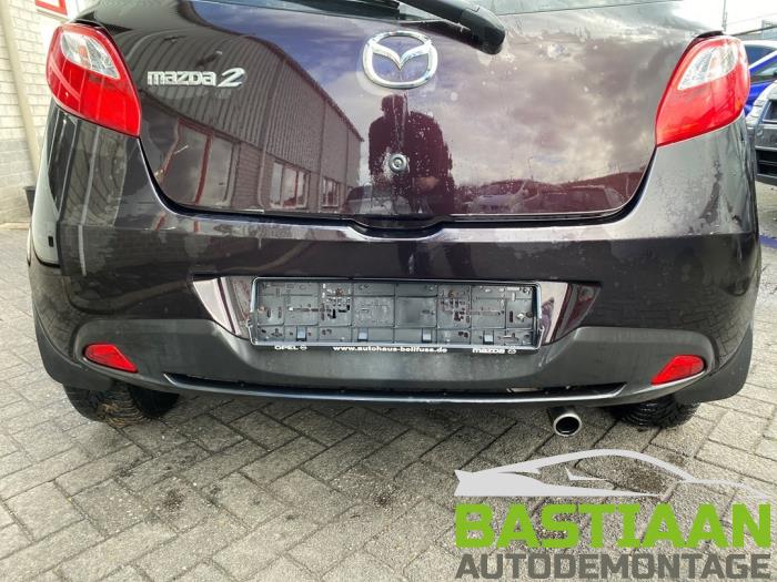 Używane Zderzak tylny Mazda 2 (DE) 1.3 16V S-VT High Power Cena € 74,99 Procedura marży oferowane przez Bastiaan Autodemontage