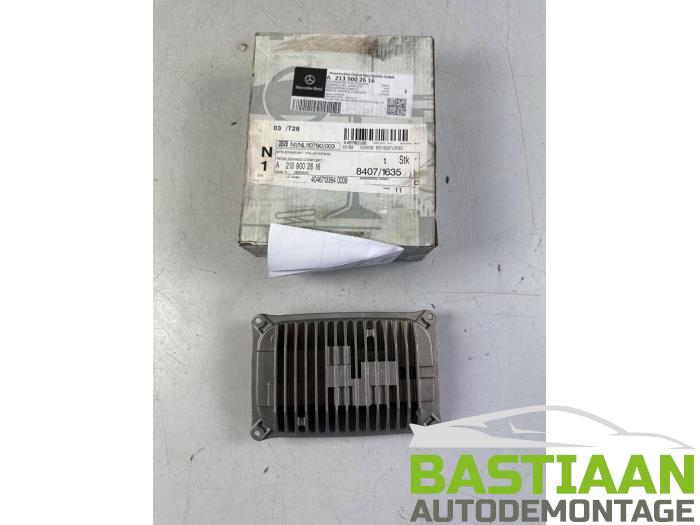 Używane Modul ksenonowy Mercedes E Estate (S213) E-200 EQ Boost 2.0 Turbo 16V 4-Matic Cena € 224,99 Procedura marży oferowane przez Bastiaan Autodemontage