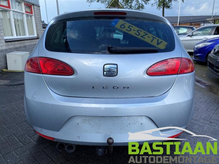 Begagnade Baklucka Seat Leon (1P1) 2.0 FSI 16V Pris € 74,99 Marginaltabell erbjuds av Bastiaan Autodemontage