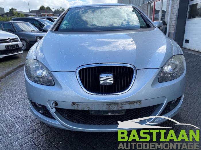 Używane Maska Seat Leon (1P1) 2.0 FSI 16V Cena € 124,99 Procedura marży oferowane przez Bastiaan Autodemontage