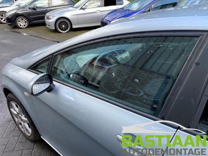 Begagnade Dörr, 4-dörrars, vänster fram Seat Leon (1P1) 2.0 FSI 16V Pris € 149,99 Marginaltabell erbjuds av Bastiaan Autodemontage