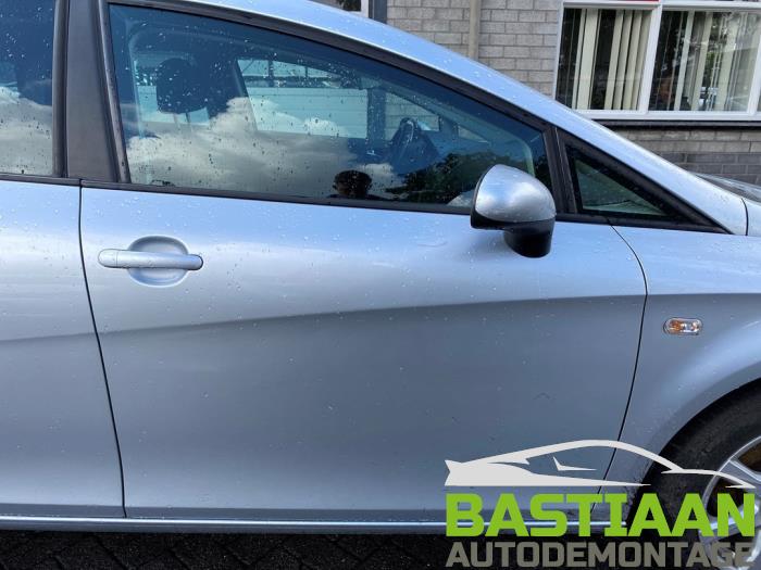 Begagnade Framdörr, 4-dörrars, höger Seat Leon (1P1) 2.0 FSI 16V Pris € 49,95 Marginaltabell erbjuds av Bastiaan Autodemontage