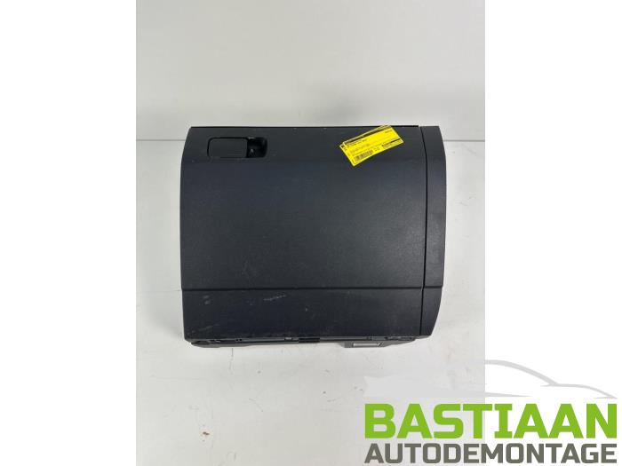 Begagnade Handskfack Volkswagen Tiguan (AD1) 2.0 TSI 16V 4Motion Pris € 48,99 Marginaltabell erbjuds av Bastiaan Autodemontage