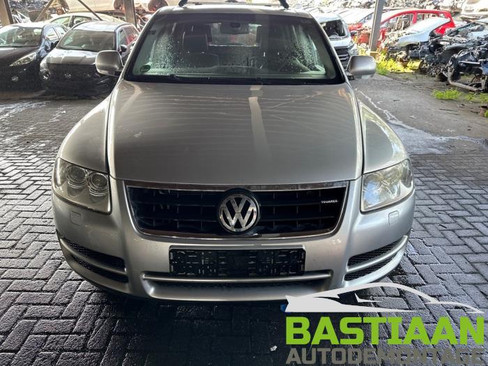 Używane Maska Volkswagen Touareg (7LA/7L6) 3.2 V6 24V Cena € 174,90 Procedura marży oferowane przez Bastiaan Autodemontage
