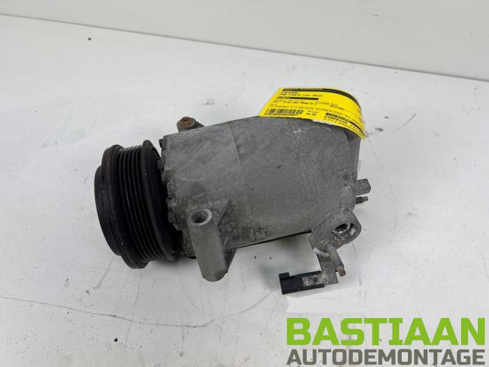 Usagé Compresseur de clim Ford Fiesta 6 (JA8) 1.0 Ti-VCT 12V 65 Prix € 99,99 Règlement à la marge proposé par Bastiaan Autodemontage