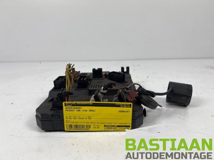Gebrauchte Sicherungskasten Peugeot 206 CC (2D) 1.6 16V Preis € 39,90 Margenregelung angeboten von Bastiaan Autodemontage