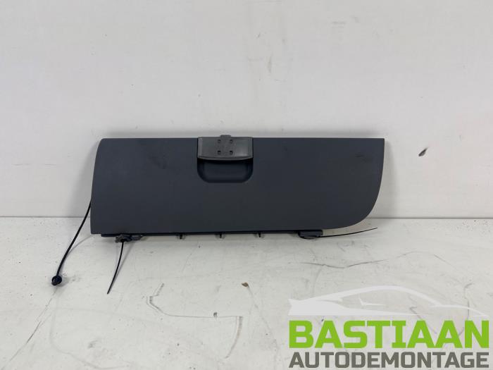 Begagnade Handskfack Toyota Aygo (B10) 1.0 12V VVT-i Pris € 29,99 Marginaltabell erbjuds av Bastiaan Autodemontage