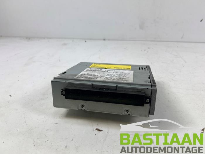 Używane Odtwarzacz CD Volvo V50 (MW) 2.0 D 16V Cena € 149,99 Procedura marży oferowane przez Bastiaan Autodemontage