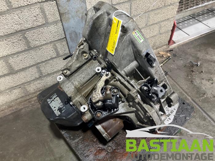 Getriebe van een Renault Clio III (BR/CR) 1.4 16V 2007