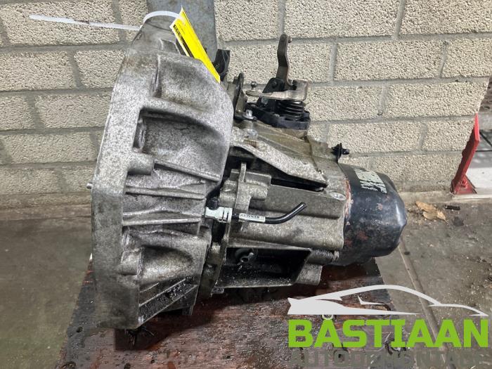 Getriebe van een Renault Clio III (BR/CR) 1.4 16V 2007