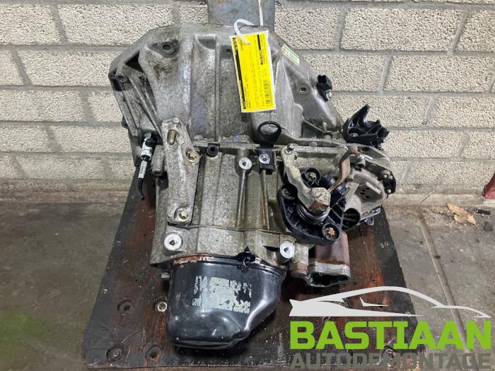 Getriebe van een Renault Clio III (BR/CR) 1.4 16V 2007