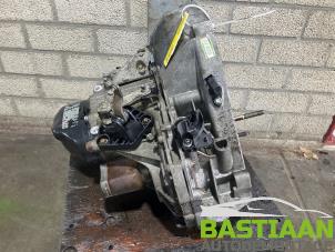 Getriebe van een Renault Clio III (BR/CR) 1.4 16V 2007