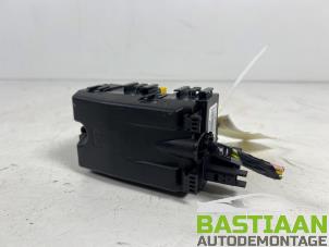 Begagnade Säkringsbox Peugeot 208 I (CA/CC/CK/CL) 1.2 Vti 12V PureTech 82 Pris € 24,90 Marginaltabell erbjuds av Bastiaan Autodemontage
