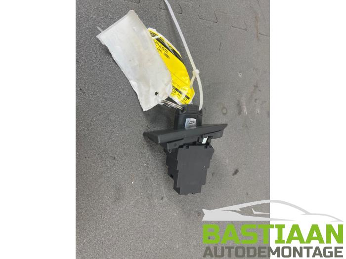 Używane Stacyjka + Kluczyk BMW 3 serie (E90) 320i 16V Cena € 34,90 Procedura marży oferowane przez Bastiaan Autodemontage