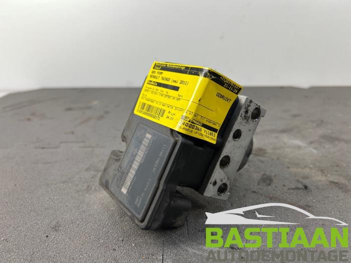 Begagnade ABS-pump Renault Twingo II (CN) 1.2 16V Pris € 33,00 Marginaltabell erbjuds av Bastiaan Autodemontage