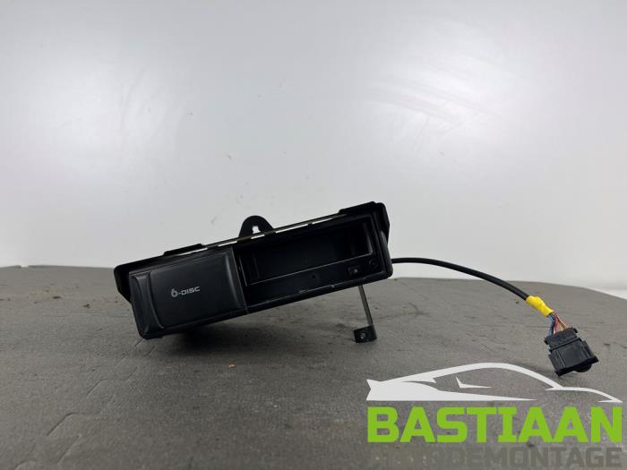 Używane Zmieniarka CD Volkswagen Touareg (7LA/7L6) 3.2 V6 24V Cena € 39,99 Procedura marży oferowane przez Bastiaan Autodemontage