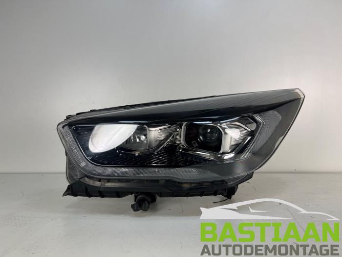 Używane Reflektor lewy Ford Kuga II (DM2) 1.5 EcoBoost 16V 150 Cena € 749,99 Procedura marży oferowane przez Bastiaan Autodemontage