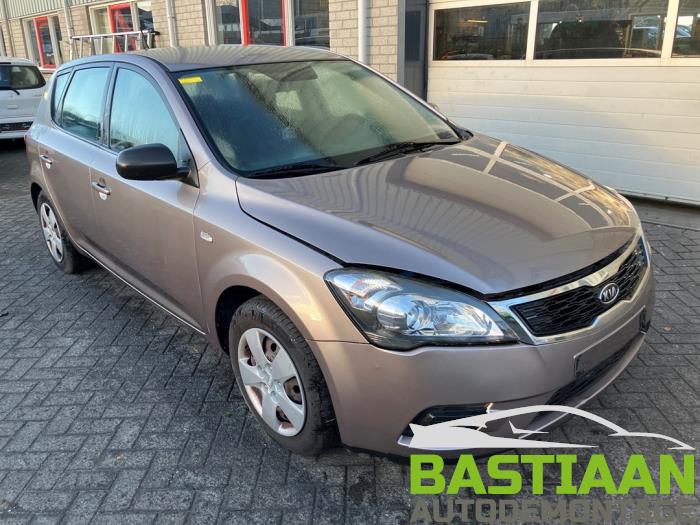Gebrauchte Hinterachse Vorderradantrieb Kia Cee'd (EDB5) 1.4 CVVT 16V Preis € 249,99 Margenregelung angeboten von Bastiaan Autodemontage