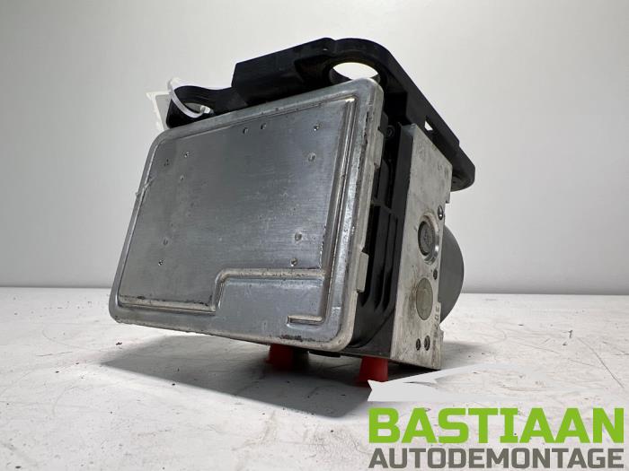 Begagnade ABS-pump Volkswagen Golf VII (AUA) 2.0 TDI 150 16V Pris € 224,99 Marginaltabell erbjuds av Bastiaan Autodemontage
