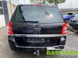 Begagnade Bakre stötfångare Opel Zafira (M75) 2.2 16V Direct Ecotec Pris € 49,99 Marginaltabell erbjuds av Bastiaan Autodemontage
