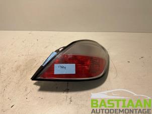 Begagnade Baklykta, höger Opel Astra H (L48) 1.6 16V Twinport Pris € 24,90 Marginaltabell erbjuds av Bastiaan Autodemontage