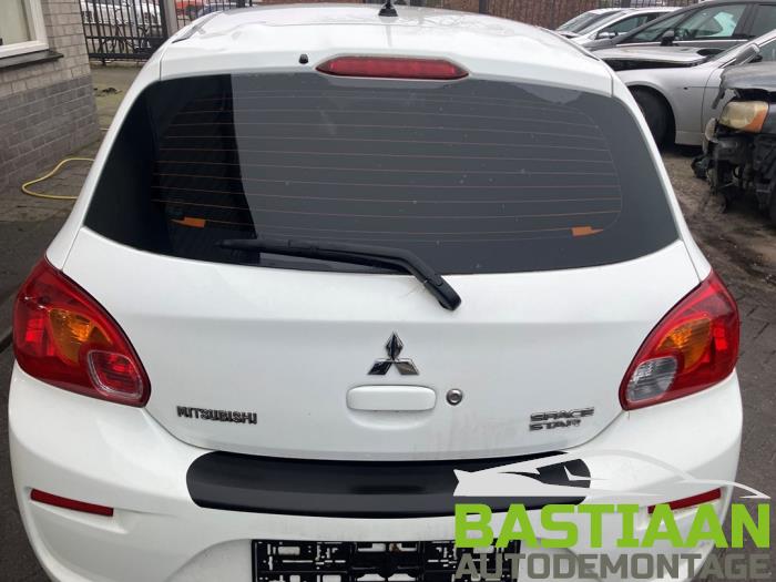 Używane Tylna klapa Mitsubishi Space Star (A0) 1.0 12V Cena € 299,99 Procedura marży oferowane przez Bastiaan Autodemontage