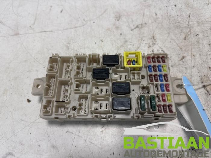 Begagnade Säkringsbox Mitsubishi Space Star (A0) 1.0 12V Pris € 124,90 Marginaltabell erbjuds av Bastiaan Autodemontage