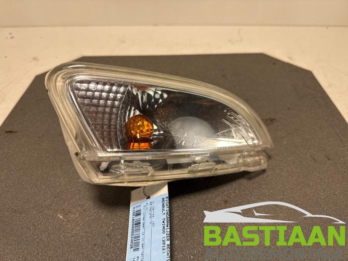 Begagnade Indikator, höger Renault Twingo II (CN) 1.2 16V Pris € 14,99 Marginaltabell erbjuds av Bastiaan Autodemontage