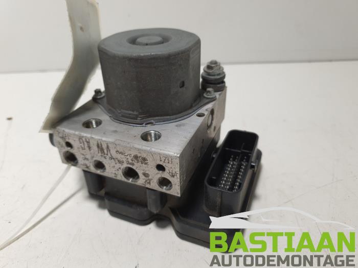 Used ABS pump Volkswagen Polo V (6R) 1.2 12V Price € 120,00 Margin scheme offered by Bastiaan Autodemontage