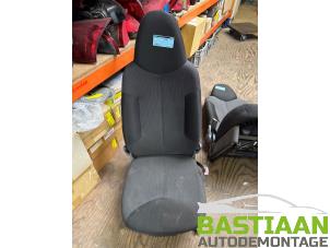 Begagnade Säte, höger Toyota Aygo (B10) 1.0 12V VVT-i Pris € 49,99 Marginaltabell erbjuds av Bastiaan Autodemontage