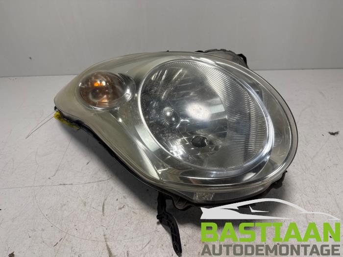 Używane Reflektor prawy Suzuki Alto 1.0 12V Cena € 99,00 Procedura marży oferowane przez Bastiaan Autodemontage