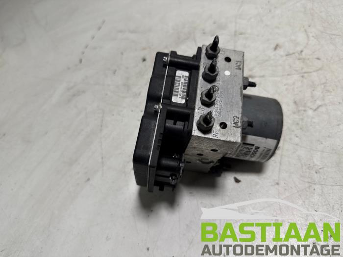 Używane Pompa ABS Fiat Bravo (198A) 1.6 JTD Multijet 120 Cena na żądanie oferowane przez Bastiaan Autodemontage