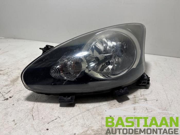 Używane Reflektor lewy Toyota Aygo (B10) 1.0 12V VVT-i Cena € 55,00 Procedura marży oferowane przez Bastiaan Autodemontage