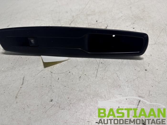 Usados Interruptor de ventanilla eléctrica Renault Scénic III (JZ) 1.5 dCi 110 Precio € 12,50 Norma de margen ofrecido por Bastiaan Autodemontage