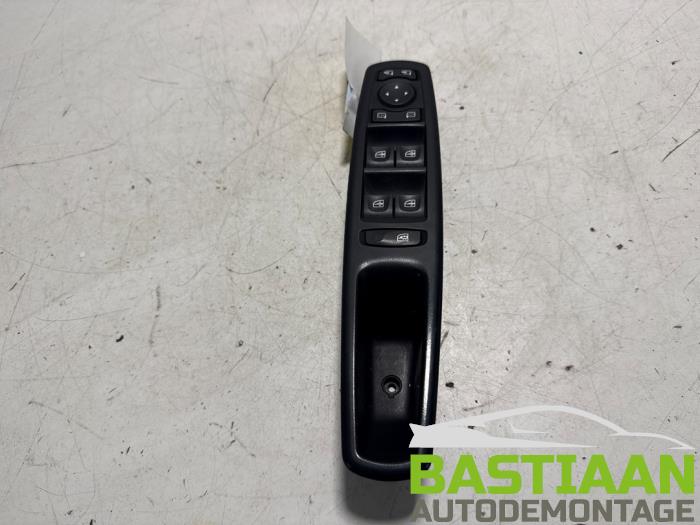 Usados Interruptor de ventanilla eléctrica Renault Scénic III (JZ) 1.5 dCi 110 Precio € 24,99 Norma de margen ofrecido por Bastiaan Autodemontage