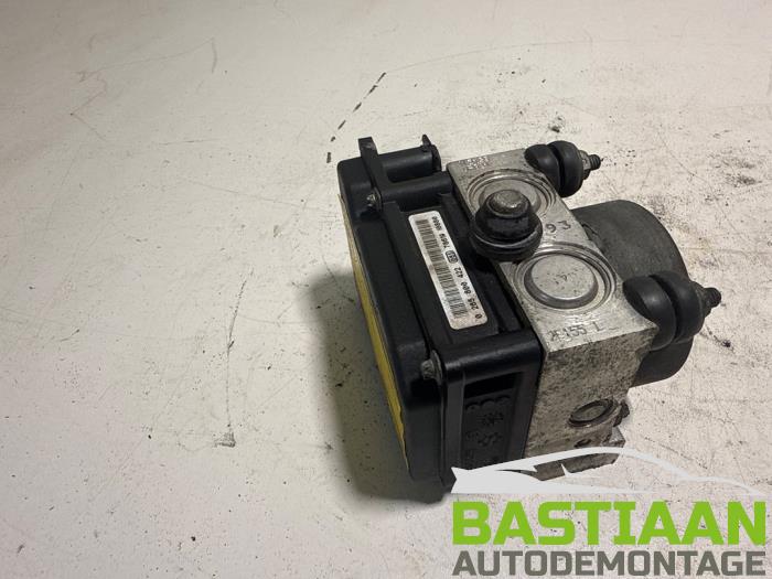 Begagnade ABS-pump Peugeot 206 (2A/C/H/J/S) 1.6 16V Pris € 160,00 Marginaltabell erbjuds av Bastiaan Autodemontage