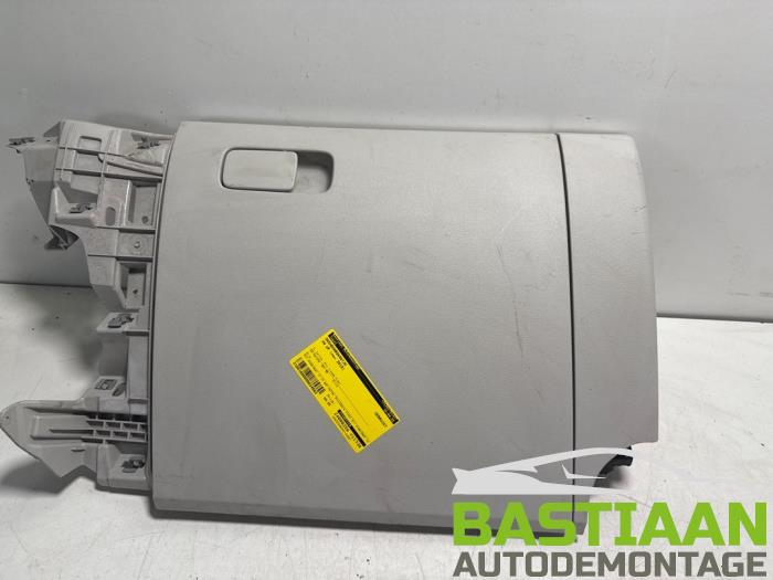 Gebrauchte Handschuhfach Volkswagen Up! (121) 1.0 12V 75 Preis € 69,95 Margenregelung angeboten von Bastiaan Autodemontage