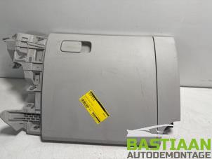 Usagé Boîte à gants Volkswagen Up! (121) 1.0 12V 75 Prix € 69,95 Règlement à la marge proposé par Bastiaan Autodemontage