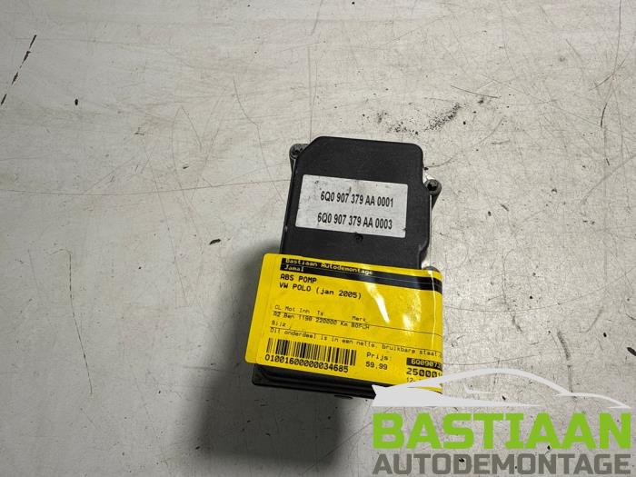 Używane Pompa ABS Volkswagen Polo IV (9N1/2/3) 1.2 12V Cena € 59,99 Procedura marży oferowane przez Bastiaan Autodemontage
