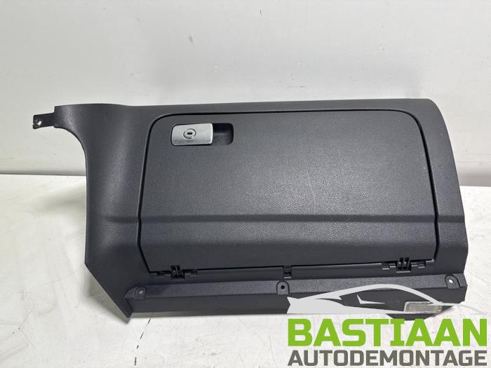 Begagnade Handskfack Volkswagen Golf VI (5K1) 1.6 TDI 16V Pris € 29,95 Marginaltabell erbjuds av Bastiaan Autodemontage